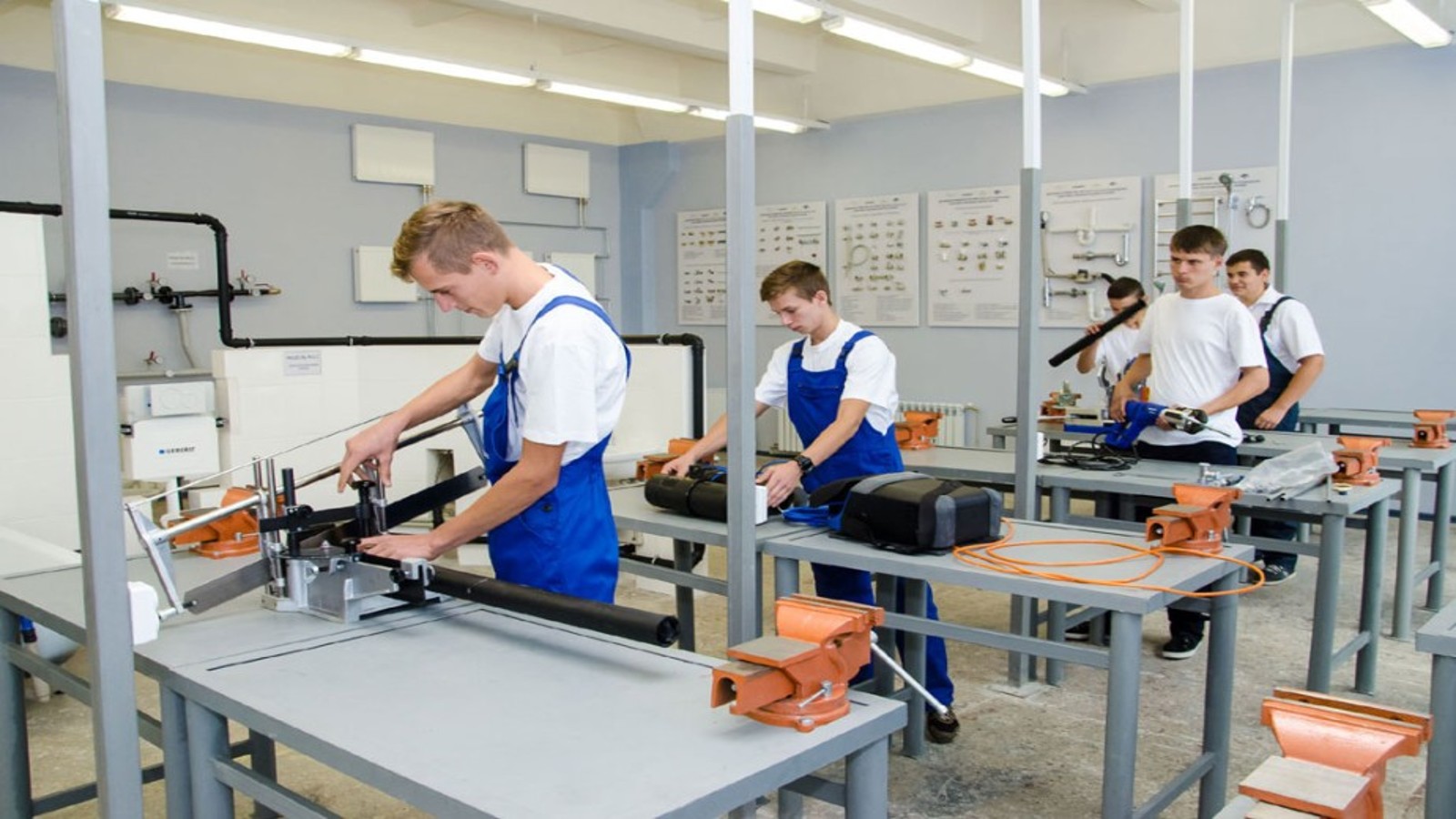 Соціальний проєкт Geberit - учбово-практичні класи для монтажників в Дніпро, Україна Соціальний проєкт Geberit - учбово-практичні класи для монтажників в Дніпро, Україна