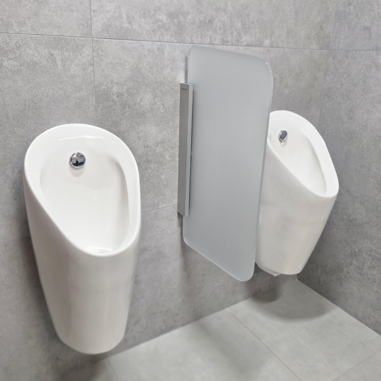 Пісуари в чоловічому санвузлі
