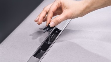 Гребінчаста вставка в душовому каналі Geberit CleanLine