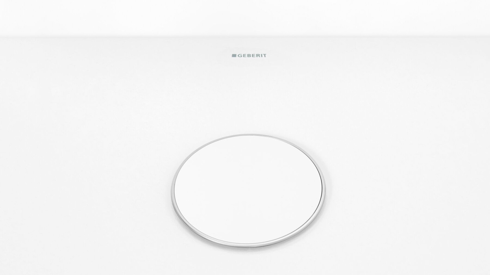 Декоративна накладка білого кольору з непомітним хромованим ободком