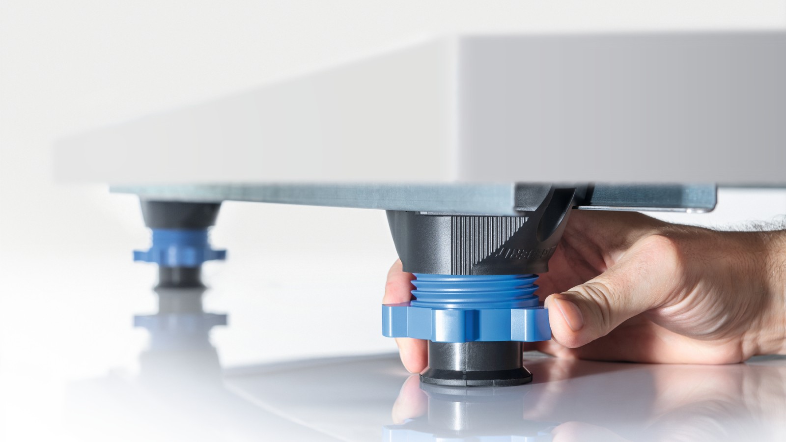 Душова поверхня з інсталяційною рамою Душова поверхня з інсталяційною рамою