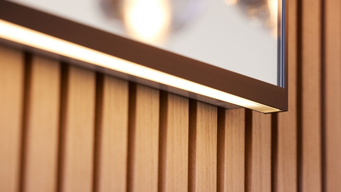 Geberit Option Plus Square 135 см чорного матового кольору зі смугою непрямого світла (© Geberit) Geberit Option Plus Square 135 см чорного матового кольору зі смугою непрямого світла (© Geberit)