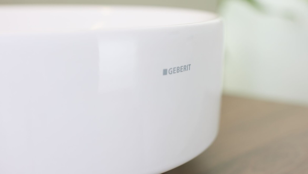 Кераміка Geberit з логотипом Кераміка Geberit з логотипом