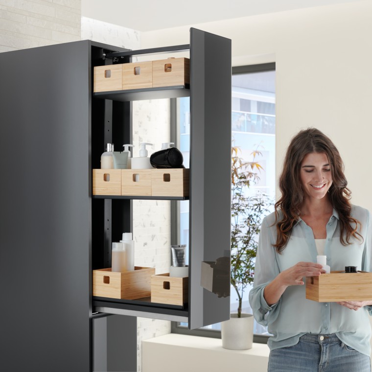 Висока шафа-карго Acanto з висувним корпусом із лавового скла