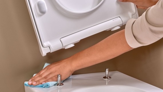 Технологія легкого зняття кришки унітазу QuickRelease Технологія легкого зняття кришки унітазу QuickRelease