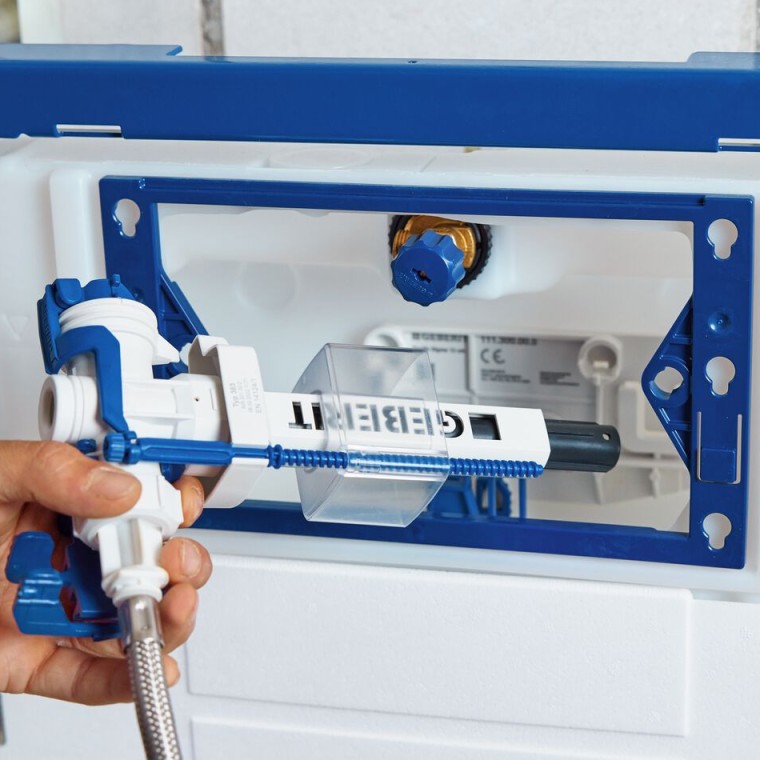 Компактна форма впускного клапана типу 383 полегшує його використання.