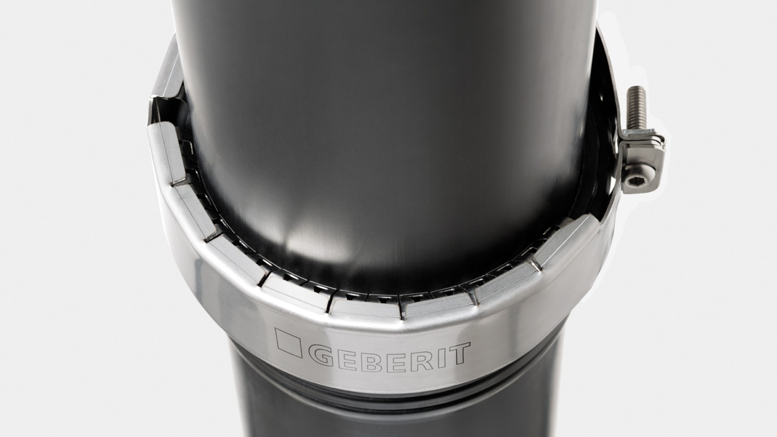 Фіксувальний хомут Geberit робить систему Silent-PP придатною для водовідведення з дахів Фіксувальний хомут Geberit робить систему Silent-PP придатною для водовідведення з дахів