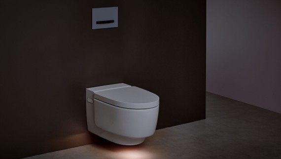 Geberit AquaClean Mera з орієнтувальним освітленням Geberit AquaClean Mera з орієнтувальним освітленням