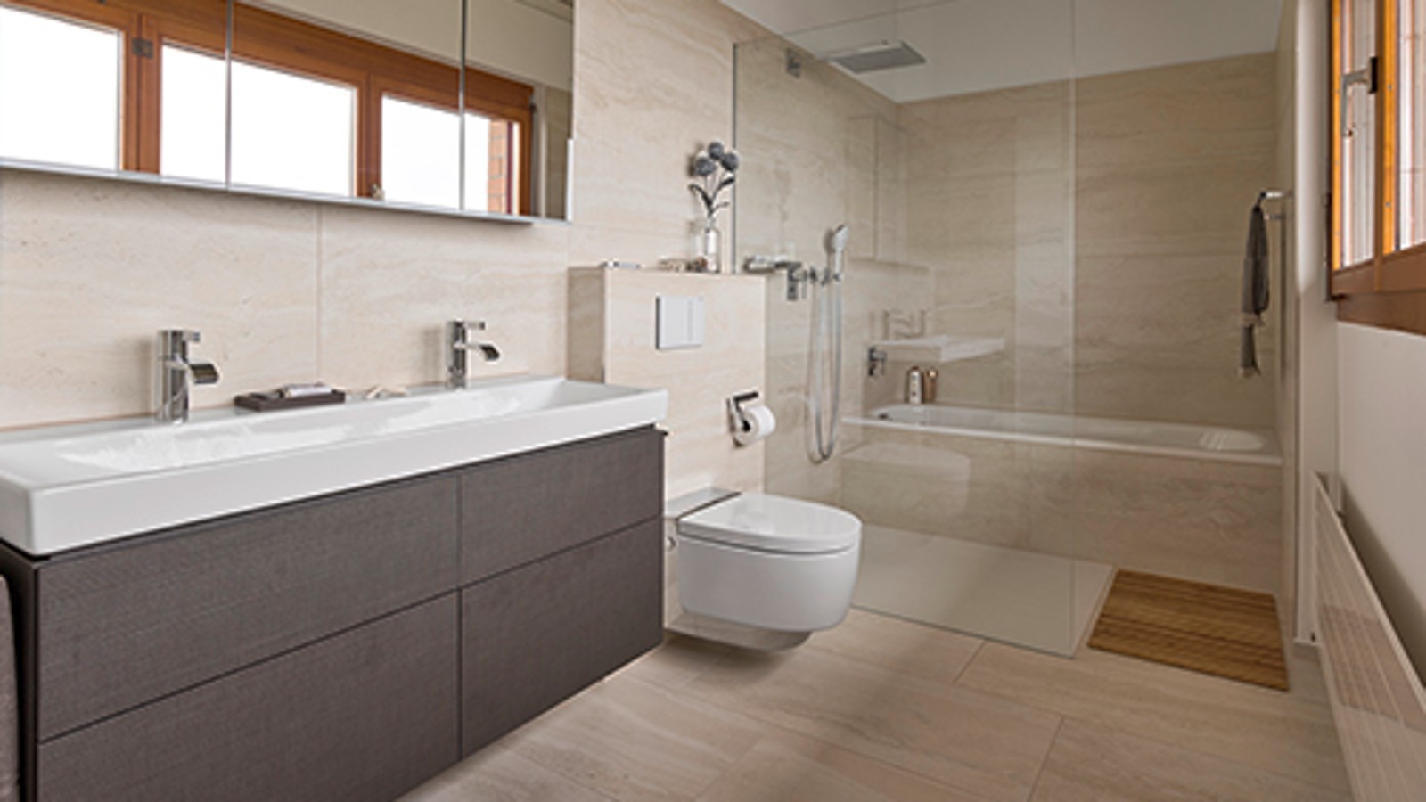 Ванна кімната з унітазом-біде Geberit AquaClean після ремонту Ванна кімната з унітазом-біде Geberit AquaClean після ремонту