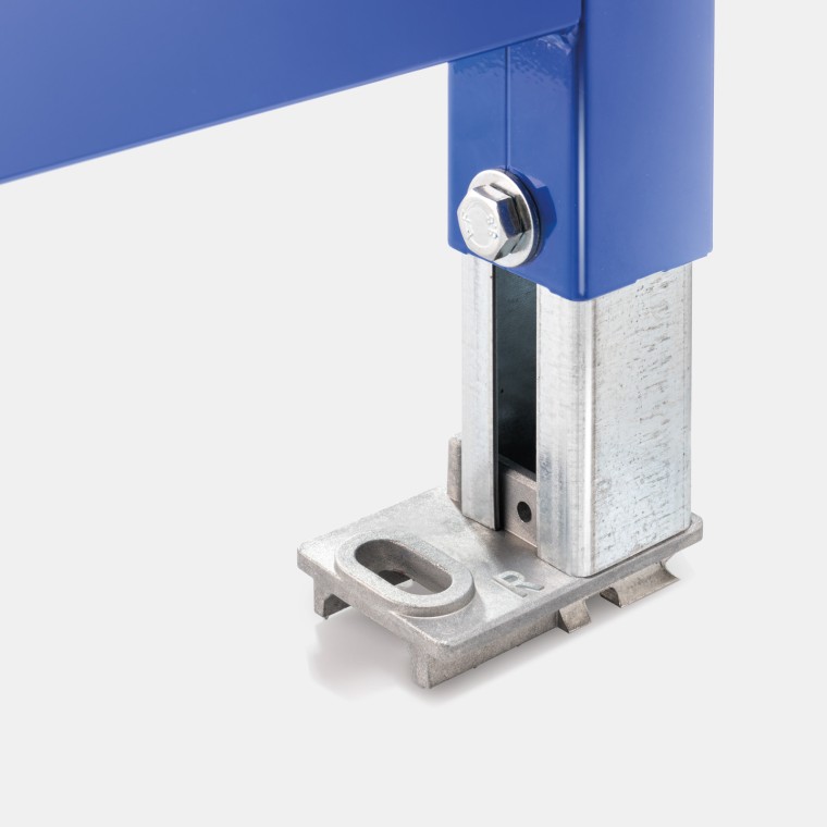 Опорна пластина з порожниною