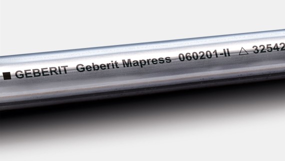 Чорне маркування позначає трубу системи Geberit Mapress із хромонікельмолібденової нержавіючої сталі