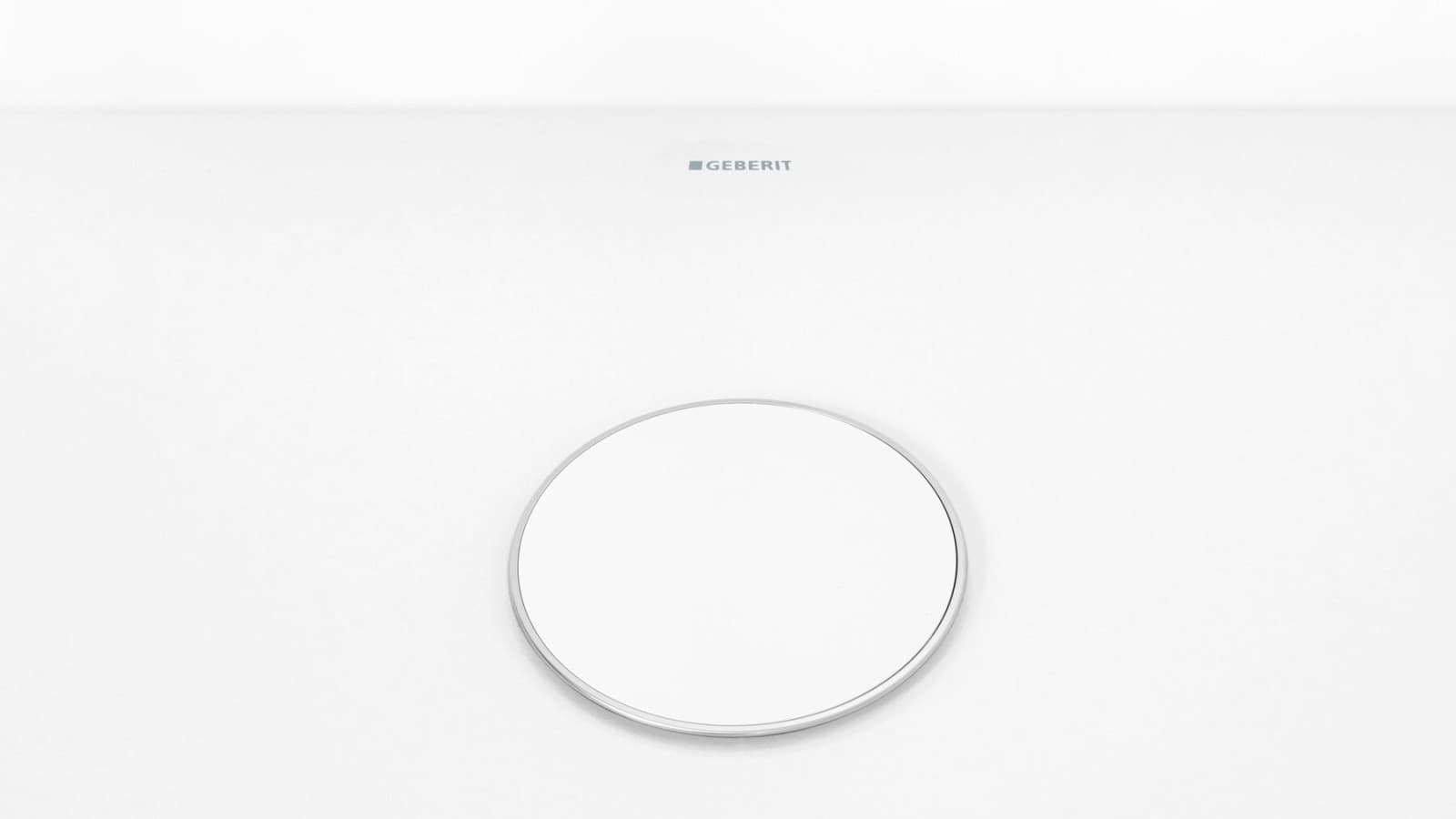 Декоративна накладка білого кольору з непомітним хромованим ободком Декоративна накладка білого кольору з непомітним хромованим ободком