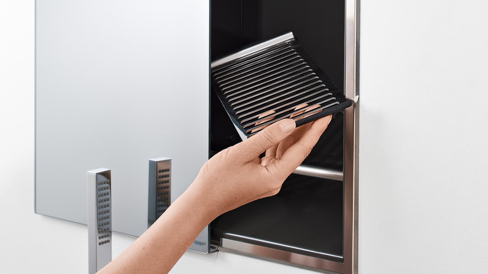 Рішення для душу серії Geberit ONE із шафкою в ніші Рішення для душу серії Geberit ONE із шафкою в ніші