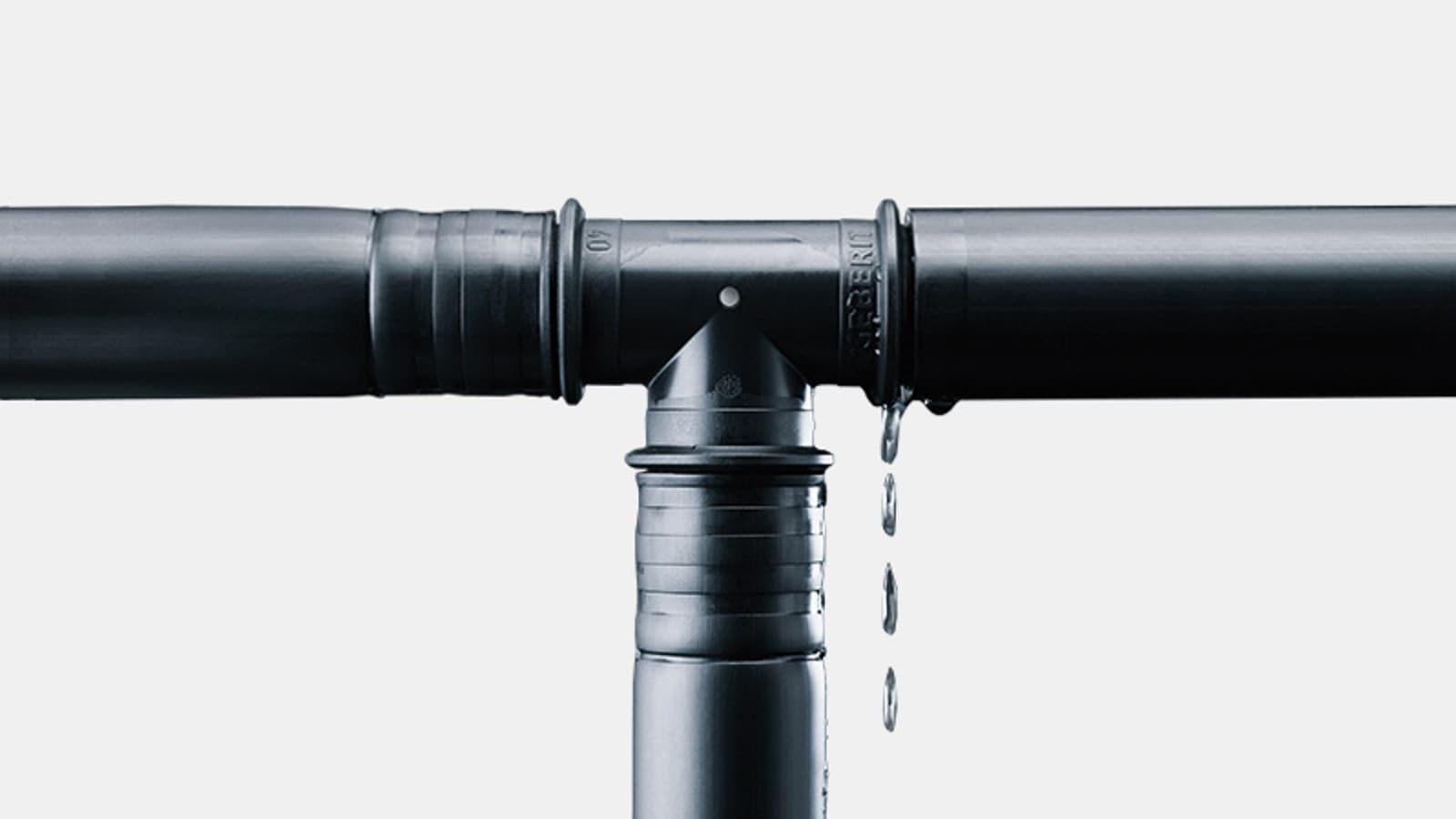 Непресовані фітинги Geberit Mepla можна легко ідентифікувати під час випробування під тиском Непресовані фітинги Geberit Mepla можна легко ідентифікувати під час випробування під тиском